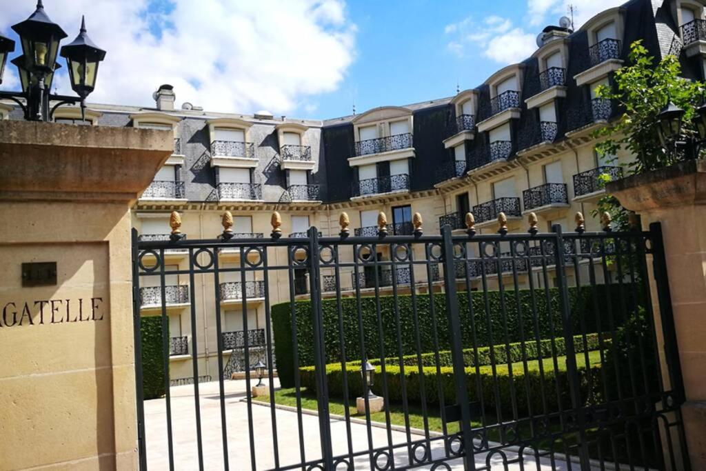 Nid Douillet A Bagatelle Apartment Deauville Exterior photo